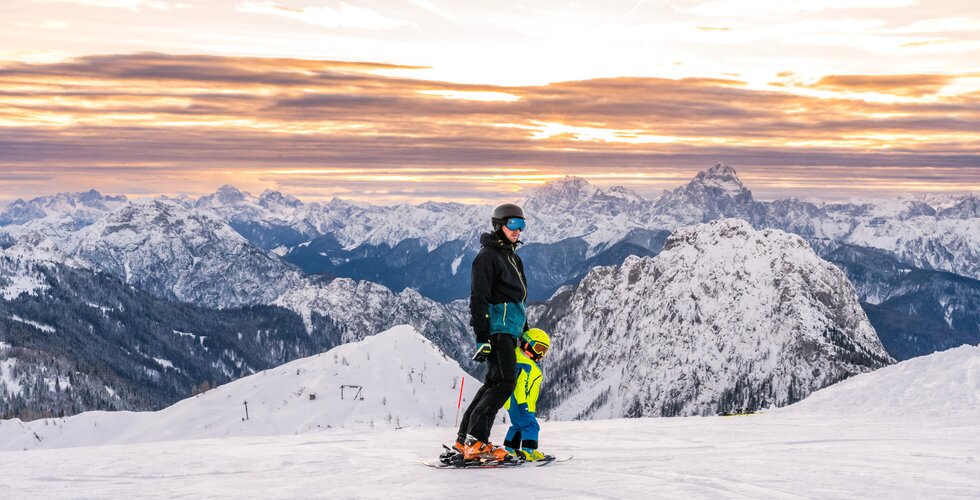 Skigebiet Nassfeld kurz vor Sonnenaufgang