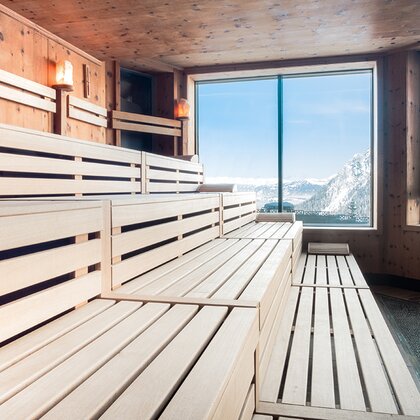 Aura-Sauna mit Blick auf die Bergwelt