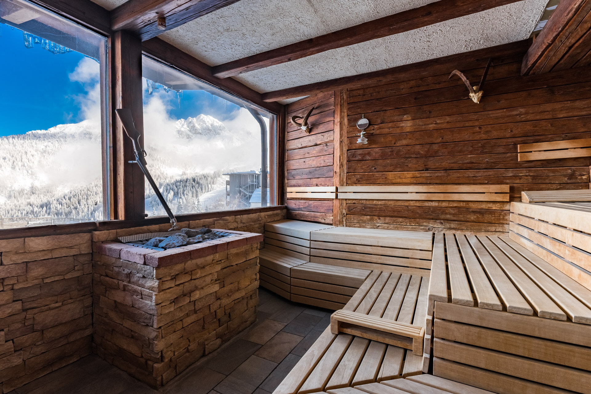 Jägersauna mit Blick auf die Bergwelt