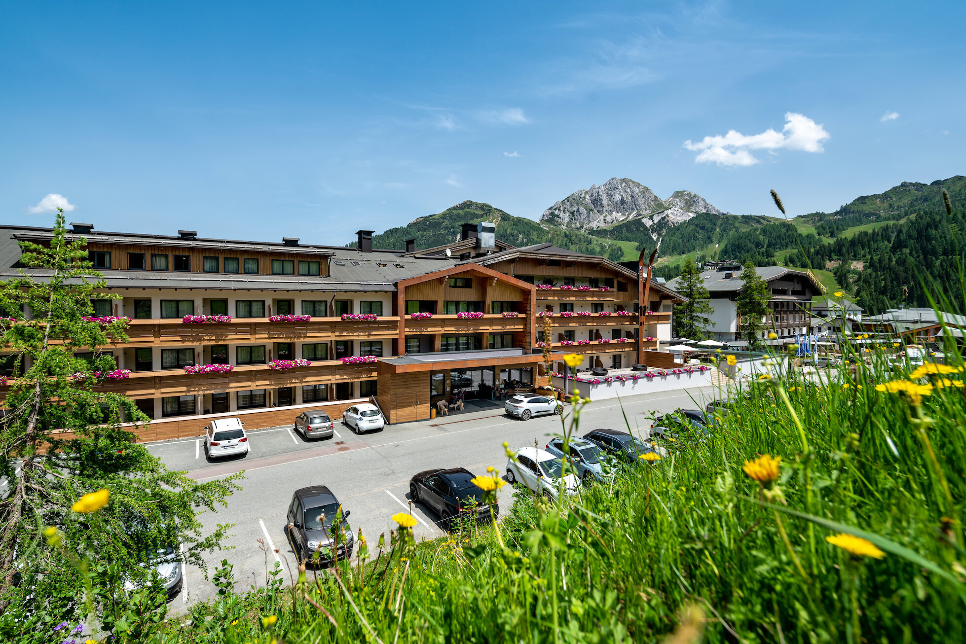 Hotel Gartnerkofel Aussenansicht im Sommer