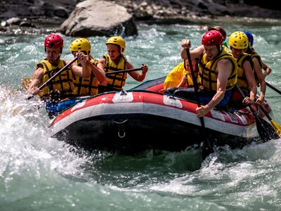 Hotelgäste beim Rafting