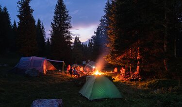 Zeltübernachtung mit Lagerfeuer