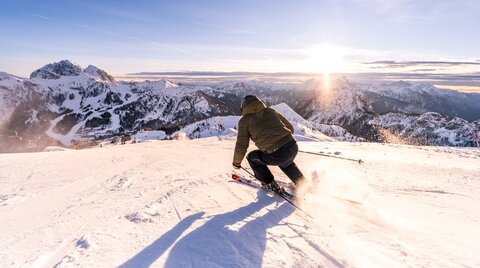 Skifahrer auf den Pisten vom Nassfeld